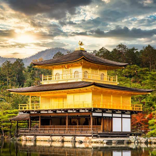 金閣寺 金箔 の 量