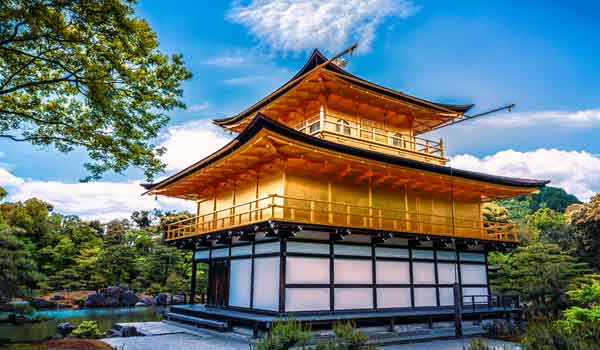 金箔を使った金閣寺